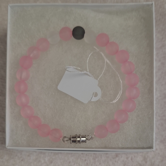 Elegant Pink Beaded Bracelet with Silver Clasp - Picture 1 of 1